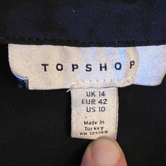 Flowy Blouse with wrist cuffs - Picture 6 of 6